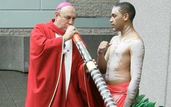 Un rapporto vaticano rivela l’adescamento da parte del vescovo “predatore sessuale”.