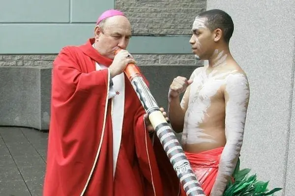 Un rapporto vaticano rivela l’adescamento da parte del vescovo “predatore sessuale”.