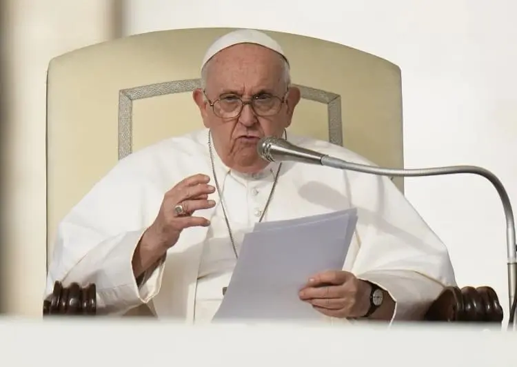 Il Papa ordina al Vaticano di riaprire il caso del sacerdote accusato di abusi sugli adulti ma autorizzato a continuare a ministrare