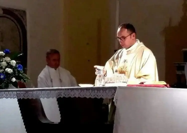 Abusi su minori, a processo salta il prete testimone di due storie parallele: dal sacerdote di Enna al catechista di Gela