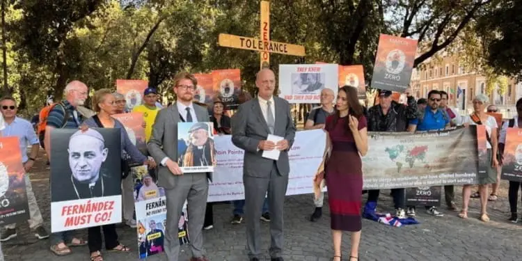 I sopravvissuti agli abusi del clero alzano la voce prima del Sinodo