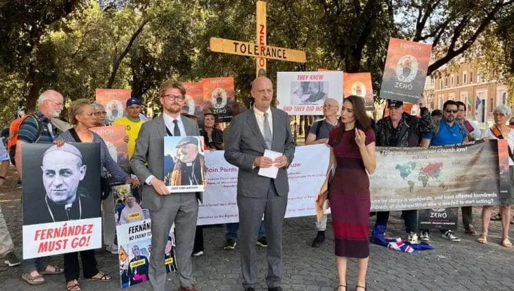 I sopravvissuti agli abusi del clero alzano la voce prima del Sinodo