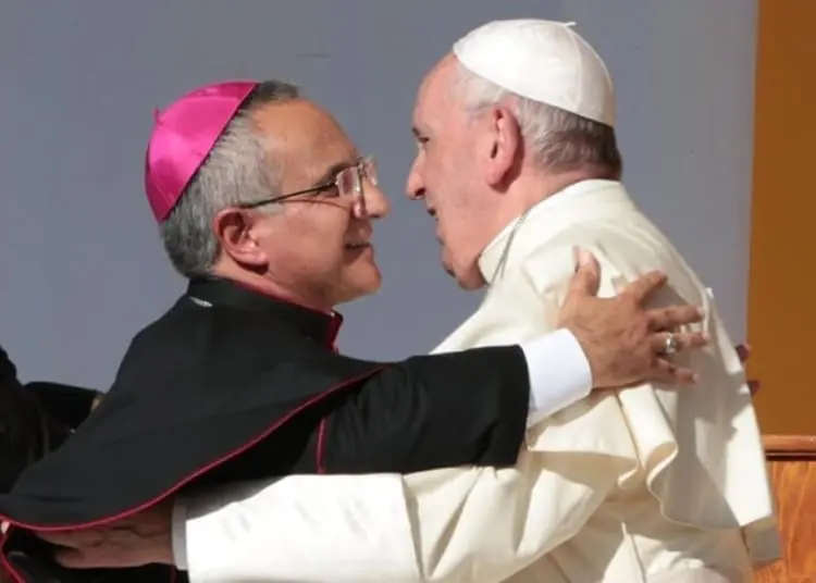 Il Papa elogia vescovo di Piazza Armerina, è stato perseguitato