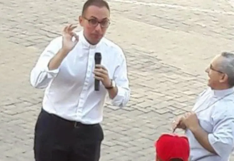 Polemiche per l’elogio del Papa al vescovo di Piazza Armerina che avrebbe coperto abusi sessuali