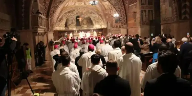 Abusi e violenze nella chiesa: numeri e lacune dell’ultimo report della Cei