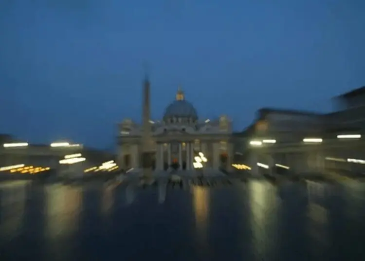 «Così ci baciava e ci toccava», le accuse contro don Salvoldi