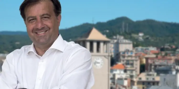 Mentre il Sindaco di Spotorno Fiorini è lieto dell’iniziativa, quello di Savona viene diffidato per gli ostracismi alla “Panchina viola contro gli abusi sessuali su minori e persone vulnerabili”