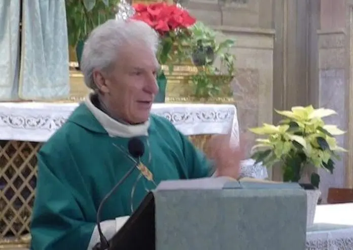 PONTE NOSSA – Don Valentino nella bufera: “Quando mi baciava era sgradevole ma…”, esposto in Procura. Lui dall’Africa: “Parlo col mio Signore”