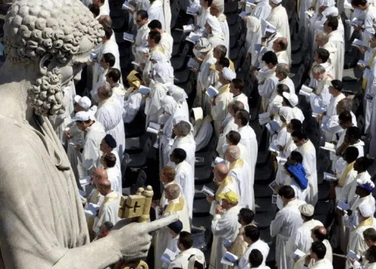 I chierichetti del Papa: 15 anni di abusi e silenzi