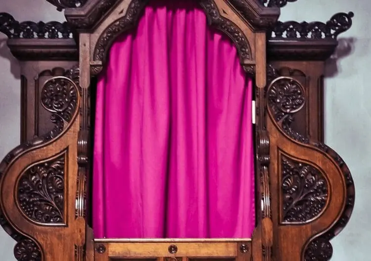 Denuncia gli abusi del cappellano militare, il giovane racconta: «Stavo male, ma non avevo scelta»