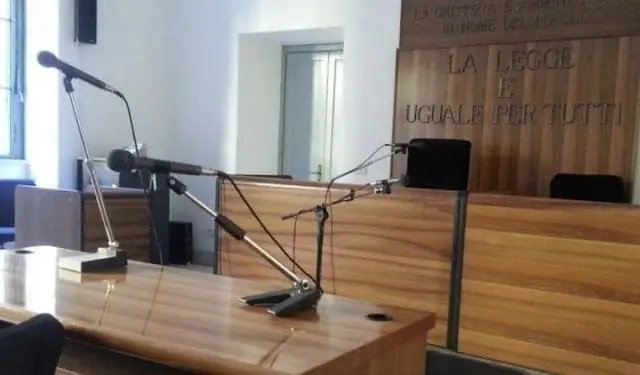 Processo a porte chiuse per il docente di religione, Alessandro Frateschi accusato di abusi su minori. Ammesse le parti civili