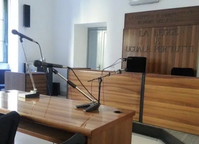 Processo a porte chiuse per il docente di religione, Alessandro Frateschi accusato di abusi su minori. Ammesse le parti civili