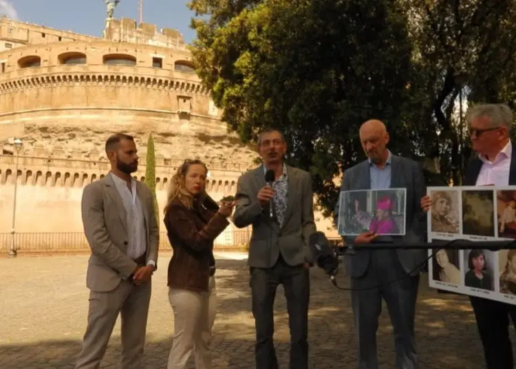 L’intervento di Francesco Zanardi – Il rimprovero degli attivisti al papa