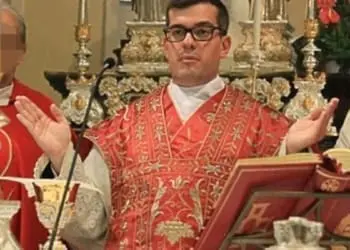 Don Tempesta condannato a 6 anni e 6 mesi per abusi su minori: con una scusa invitava i bimbi in casa sua