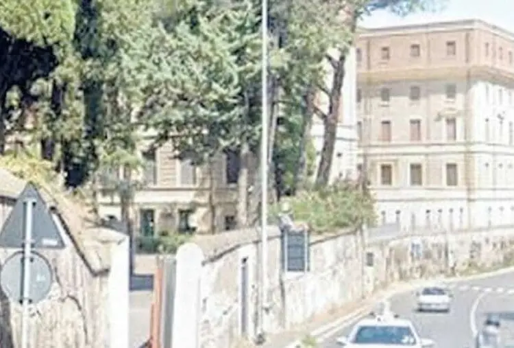 Giallo in Vaticano, studente trovato impiccato in bagno