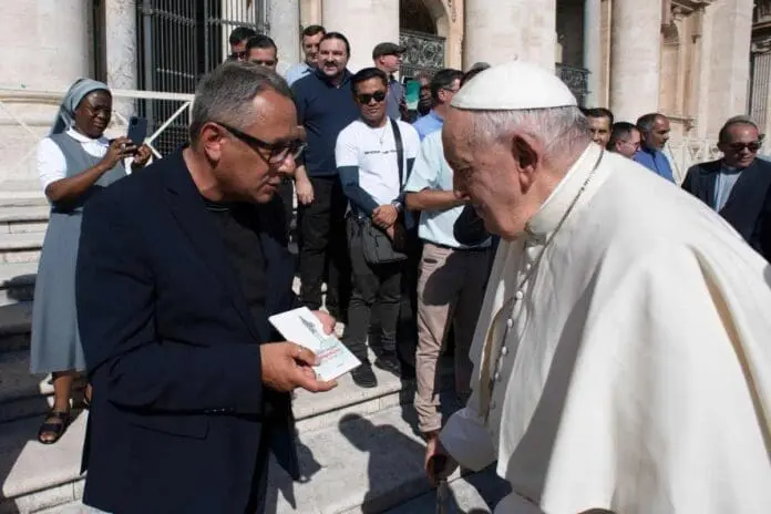 Marziale col Papa 696x464 1