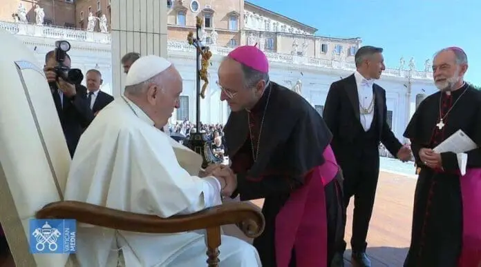 Morrone e Papa Francesco 696x387 1