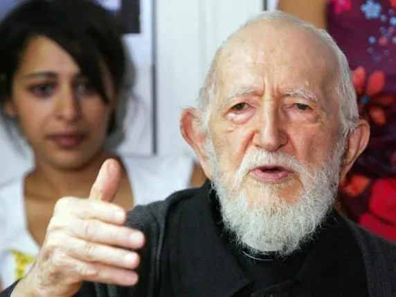 L'Abbé Pierre è accusato da sette donne di molestie tra il 1970 e il 2005 1 L’Abbé Pierre è accusato da sette donne di molestie tra il 1970 e il 2005