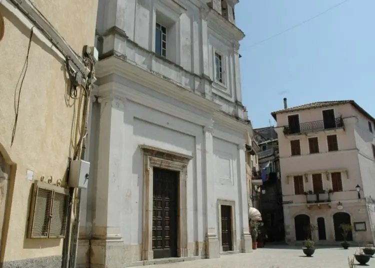 Carpineto Romano, ordine di carcerazione per Padre Perez: è accusato di abusi su minori