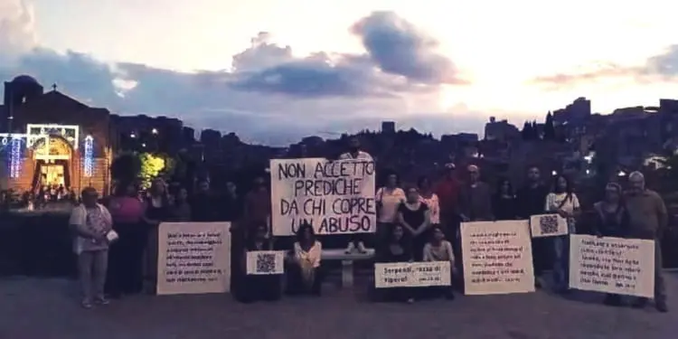 ENNA – Blitz di protesta in 2 chiese “Non accetto prediche da chi copre un abuso” – Video