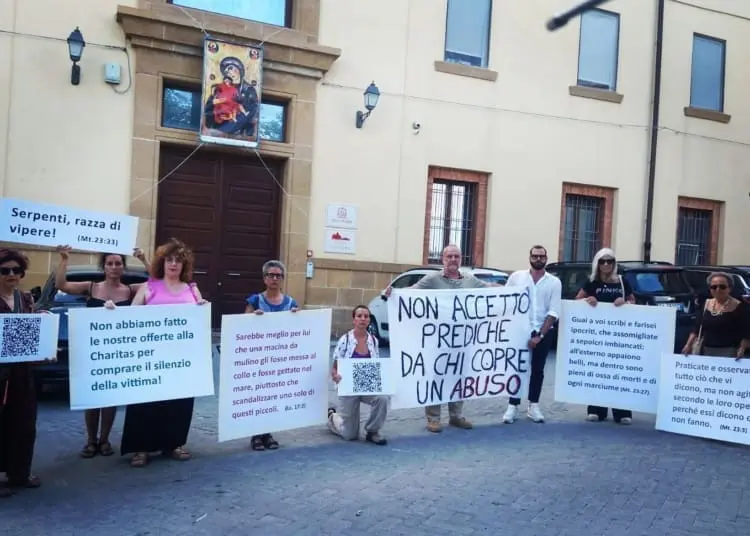 ENNA – Blitz di protesta in 2 chiese “Non accetto prediche da chi copre un abuso” – Video