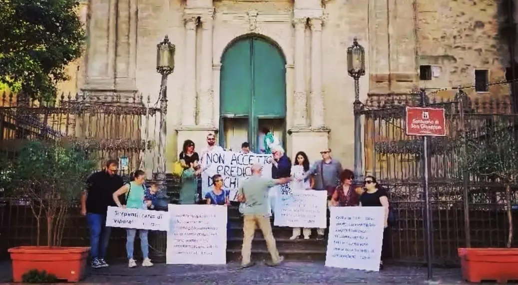 ENNA – Blitz di protesta in 2 chiese “Non accetto prediche da chi copre un abuso” – Video