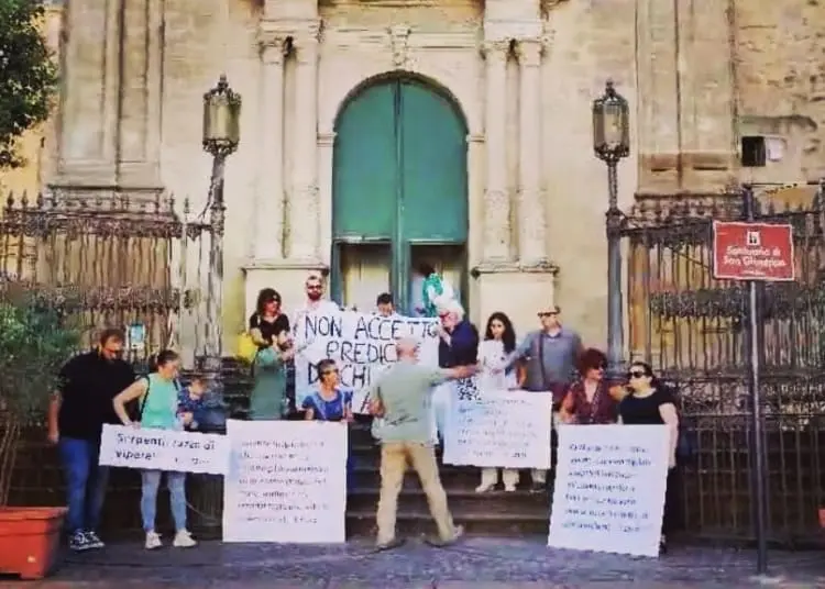 ENNA – Blitz di protesta in 2 chiese “Non accetto prediche da chi copre un abuso” – Video