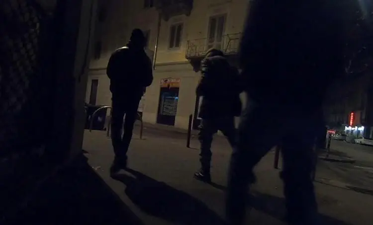 Prete ricattato: “Dacci i soldi o diremo che sei pedofilo”. Estorti 3mila euro