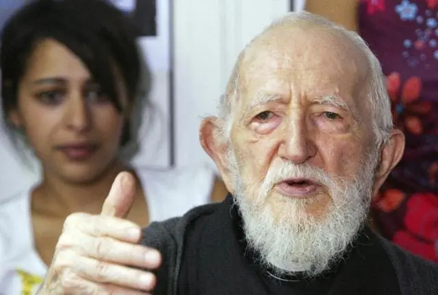 Abbé Pierre, abusi sessuali su 24 donne: i vescovi sapevano tutto. “Atti riprovevoli, ragazze segnate per tutta la vita”