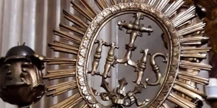 Abusi nel movimento eucaristico giovanile: le accuse contro padre Sauro De Luca