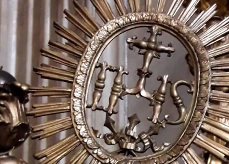 Abusi nel movimento eucaristico giovanile: le accuse contro padre Sauro De Luca