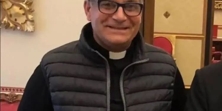 Genova, scarcerato il parroco arrestato per violenza sessuale su minori: andrà in una comunità