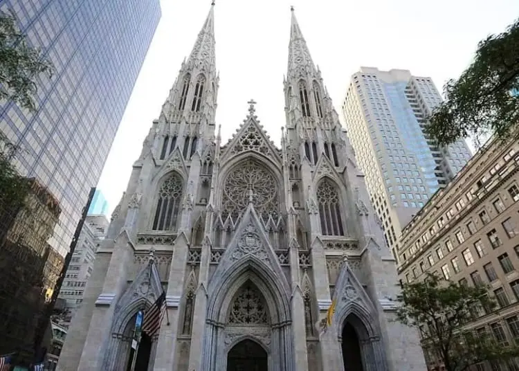 L’arcidiocesi di New York sostiene che la compagnia assicurativa si rifiuta di pagare le vittime di abusi sessuali