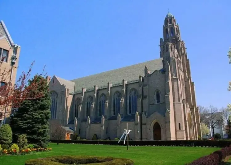 La corte approva l'accordo record da 323 milioni di dollari per abusi della diocesi di New York 1 La corte approva l’accordo record da 323 milioni di dollari per abusi della diocesi di New York