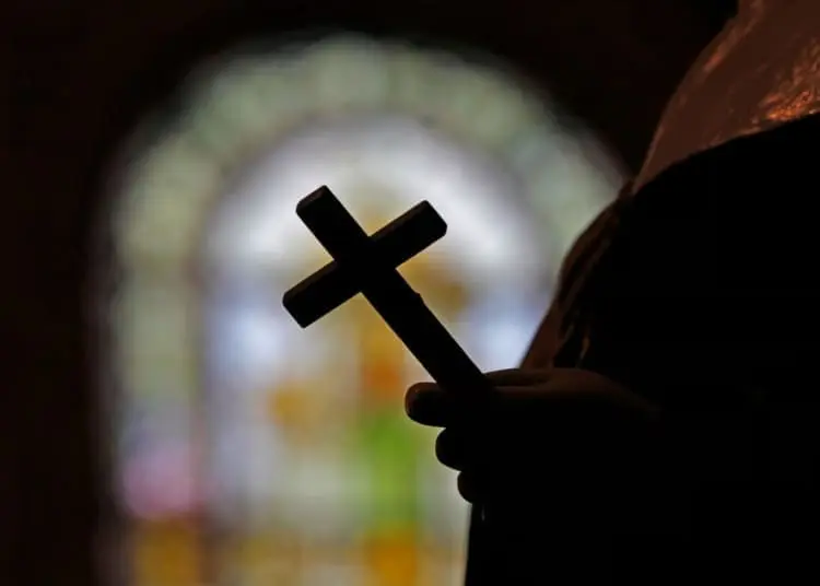 “Hanno coperto lo stupro di minori”: come l’arcidiocesi di New Orleans ha protetto un prete che abusava dei bambini