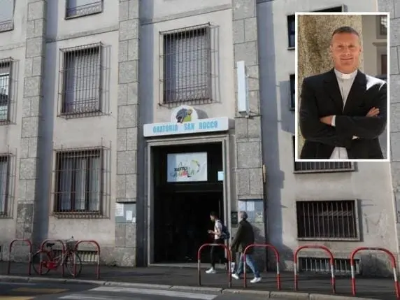 Don Samuele Marelli accusato di abusi sessuali: «Ai campi estivi fotografava i ragazzi sotto la doccia» 1 Don Samuele Marelli accusato di abusi sessuali: «Ai campi estivi fotografava i ragazzi sotto la doccia»