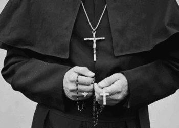 Lusinghe e apprezzamenti alle studentesse nel Liceo Classico: prete- professore di religione condannato