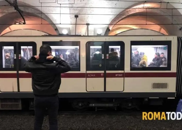 Prete molestatore condannato a 2 anni e 8 mesi, aveva palpeggiato donna nella metro