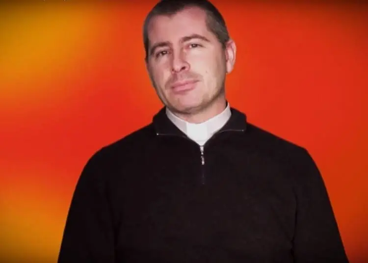 Don Ciro Panigara, il parrocco arrestato per abusi era stato in cura. I fedeli: «Le voci giravano da mesi, tutti sapevano»