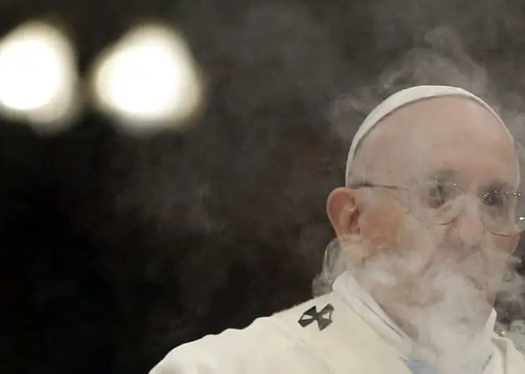 Preti pedofili, le associazioni delle vittime contro Papa Francesco