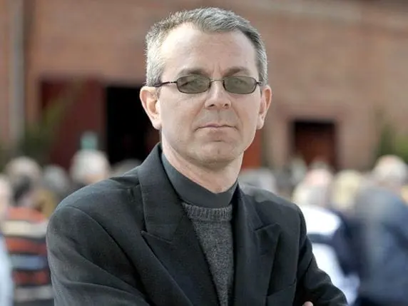 Sesto San Giovanni, l’ex sacerdote Gabriele Corsani di nuovo nei guai per molestie sessuali su minori: denunciato da due ragazzi volontari in una Rsa