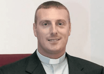 Don Samuele Marelli e le accuse di abusi sessuali in oratorio, arriva il Daspo della Chiesa al processo canonico