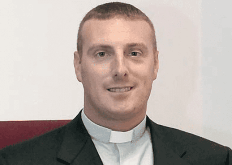 Don Samuele Marelli e le accuse di abusi sessuali in oratorio, arriva il Daspo della Chiesa al processo canonico