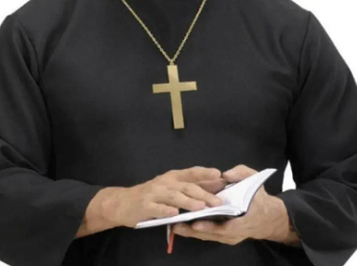 “Abusata dal prete”. Ma in appello è assolto