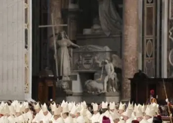 Prete abusato scrive ai cardinali alla vigilia del conclave: “Mai più pedofili nella chiesa”