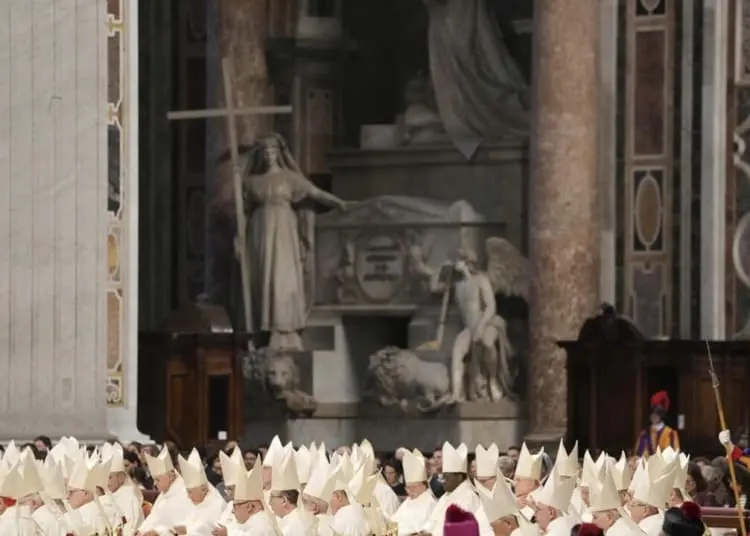 Prete abusato scrive ai cardinali alla vigilia del conclave: “Mai più pedofili nella chiesa”