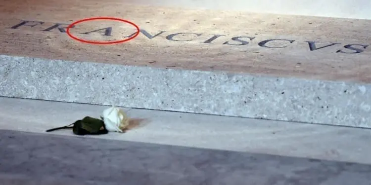 Papa Francesco e i cattolici: “Lo avevamo tanto amato” ma non rispettato, la sua tomba la conta lunga