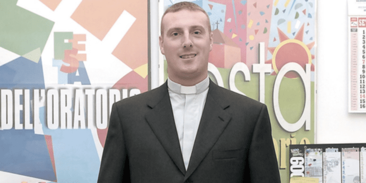 Don Samuele Marelli e le violenze sessuali su 4 ragazzini dell’oratorio: indagini chiuse. “Abusi in casa, in vacanza e nei ritiri spirituali”