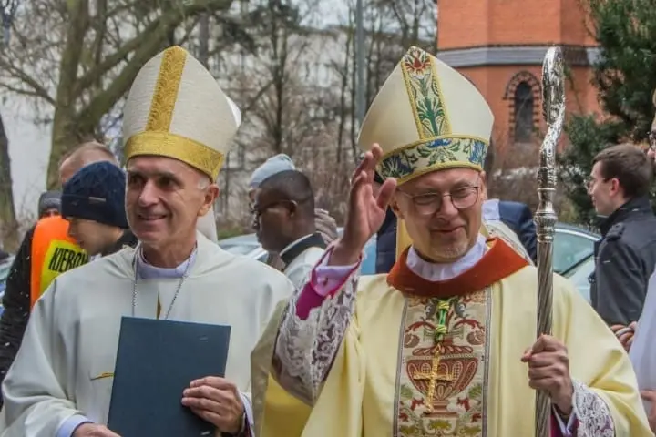 Polonia-abusi: indietro tutta