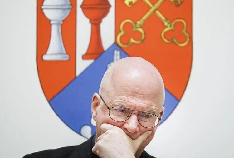 Morerod: “Un codice QR per verificare se il prete ha precedenti”